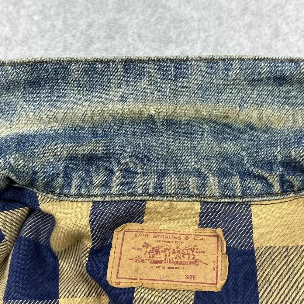 Vintage Levis Denim Jacket 44 Blue Trucker Type III Lined 1980s Distressed USA